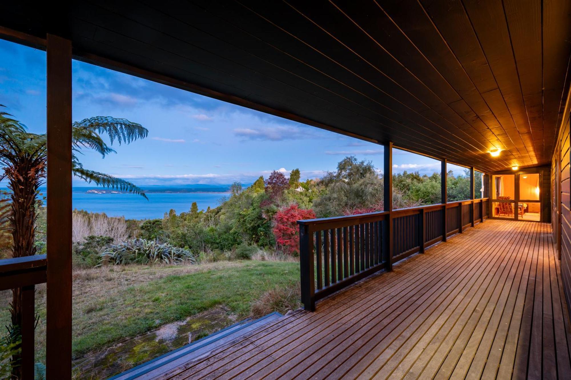 Lake View Lodge - Taupo Holiday Home Kuratau Exteriér fotografie